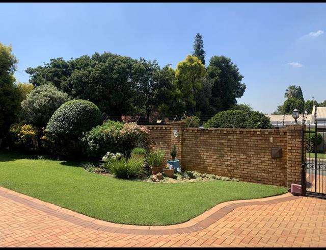 5 BEDROOM HOUSE FOR SALE IN SUNWARD PARK